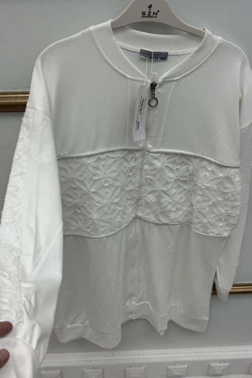 Gövdesi Güpürlü Kap Beyaz