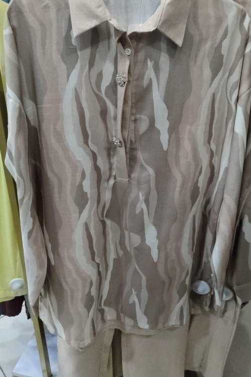 Yakası Taşlı Takım  Krem