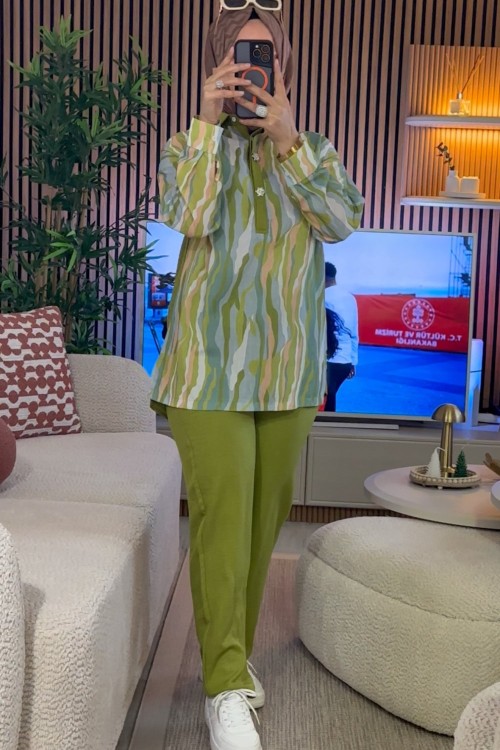 Yakası Taşlı Takım  Yeşil